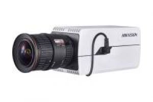Hikvision iDS-2CD7026G0-AP(C) Netzwerk Kamera, P-Iris Tag/Nacht, 2MP@30fps, IP66, Audio, Infrarot